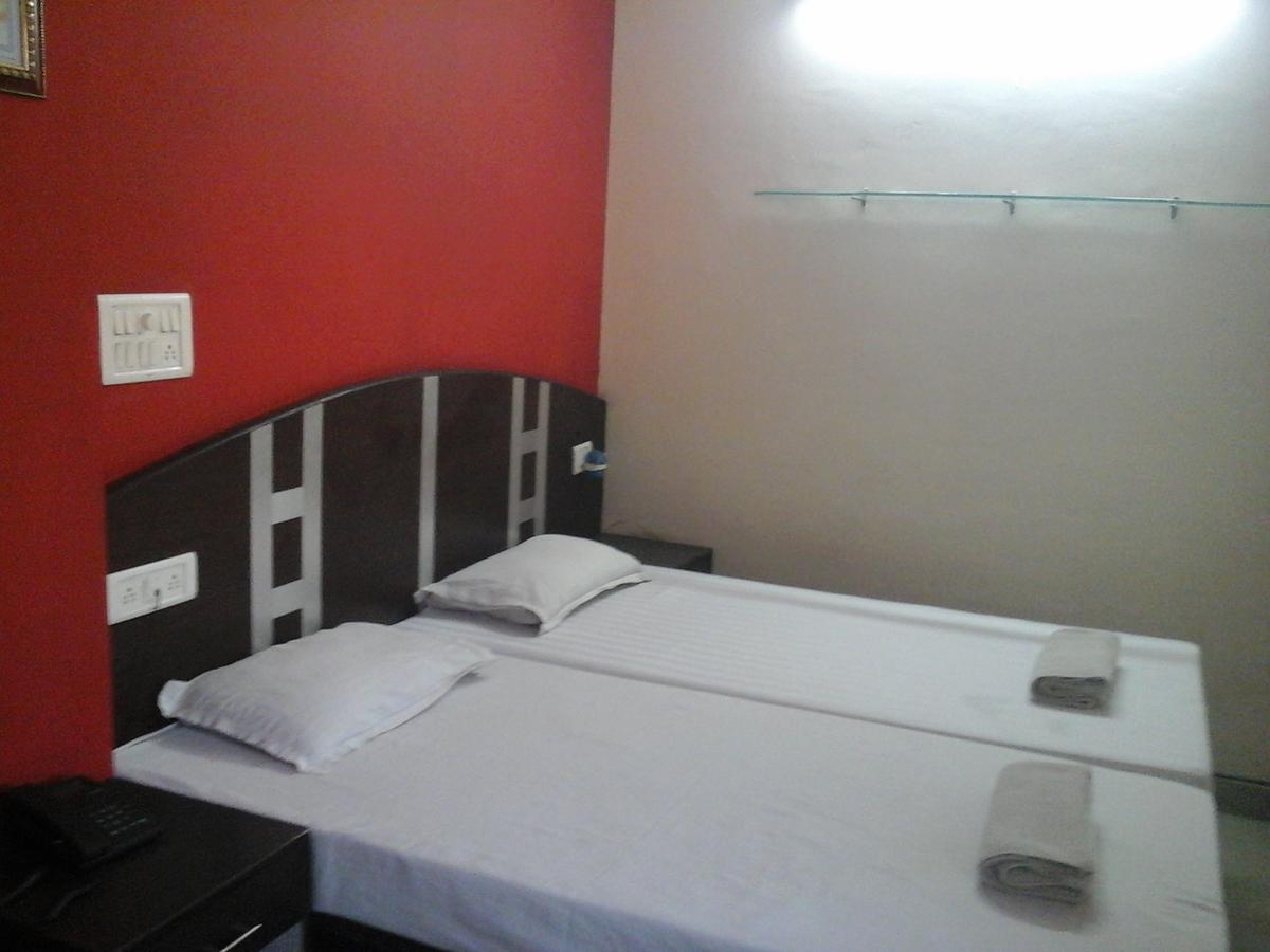 Surya Plaza Hotel New Delhi