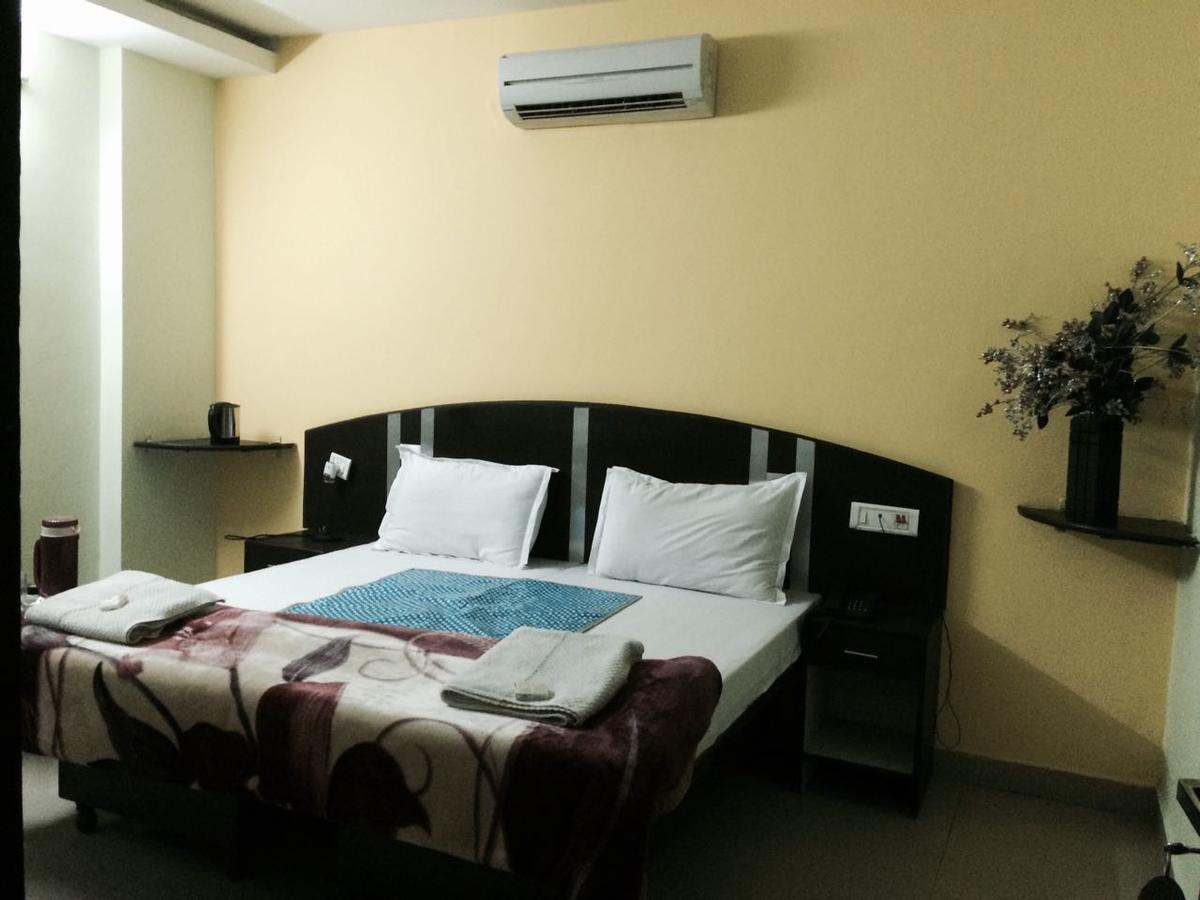 Surya Plaza Hotel *